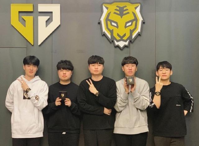 球员相貌相 球员相貌相